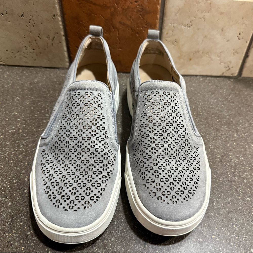 Vionic Gray Slip-On Women’s Shoes size 7.5
